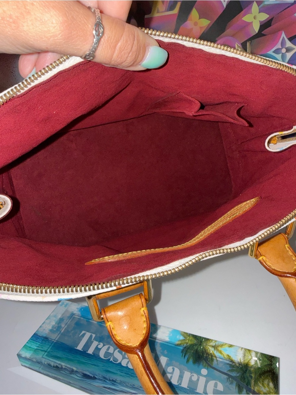 Louis Vuitton Alma - Picture 9 of 13